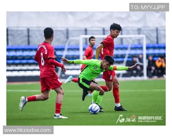 在绿茵场上追梦的他们足球移民的故事与奋斗历程